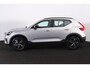 Volvo XC40 B4 Plus Dark - IntelliSafe Assist & Surround - Harman/Kardon audio - Parkeercamera achter - Verwarmde voorstoelen & stuur - Parkeersensoren voor & achter - Elektr. bedienb. voorstoelen met geheugen links - Draadloze tel. lader - Elektr. inklapbare trekhaak - 18' LMV