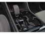 Volvo XC40 B4 Plus Dark - IntelliSafe Assist & Surround - Harman/Kardon audio - Parkeercamera achter - Verwarmde voorstoelen & stuur - Parkeersensoren voor & achter - Elektr. bedienb. voorstoelen met geheugen links - Draadloze tel. lader - Elektr. inklapbare trekhaak - 18' LMV