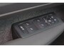 Volvo XC40 B4 Plus Dark - IntelliSafe Assist & Surround - Harman/Kardon audio - Parkeercamera achter - Verwarmde voorstoelen & stuur - Parkeersensoren voor & achter - Elektr. bedienb. voorstoelen met geheugen links - Draadloze tel. lader - Elektr. inklapbare trekhaak - 18' LMV
