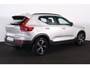 Volvo XC40 B4 Plus Dark - IntelliSafe Assist & Surround - Harman/Kardon audio - Parkeercamera achter - Verwarmde voorstoelen & stuur - Parkeersensoren voor & achter - Elektr. bedienb. voorstoelen met geheugen links - Draadloze tel. lader - Elektr. inklapbare trekhaak - 18' LMV