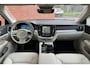 Volvo V60 T6 Plug-in hybrid AWD Essential | Stoel- / stuurwielverwarming | 19 inch. lichtmetalen velgen | Adaptieve Cruise Control Met Stuurhulp | BLIS Dodehoekdetectie | Lederen bekleding | Park assist | Apple Carplay / Android Auto