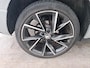 Skoda Karoq 1.5 TSI 150pk Automaat Sportline Business | Functiepakket | Panoramadak | Trekhaak | Dakkoffer | Stoelverwarming | 19"