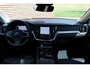 Volvo V60 T6 Plug-in hybrid AWD Plus Bright | Panoramadak | Virtual Park Assist | Verwarmbaar Stuurwiel | Verwarmbare stoelen voor/achter | Extra getint glas achter | 19 inch Lichtmetalen velgen | Elektrisch verstelbare stoelen met memory functie | Premium audio by Harman Kardon