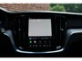 Volvo V60 T6 Plug-in hybrid AWD Plus Bright | Panoramadak | Virtual Park Assist | Verwarmbaar Stuurwiel | Verwarmbare stoelen voor/achter | Extra getint glas achter | 19 inch Lichtmetalen velgen | Elektrisch verstelbare stoelen met memory functie | Premium audio by Harman Kardon