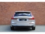 Volvo V60 T6 Plug-in hybrid AWD Plus Bright | Panoramisch dak met schuif-/kantel functie | Virtual Park Assist | Verwarmbaar Stuurwiel | Stoelen voor/achter verwarmbaar | Extra getint glas achter | 19'' Lichtmetalen velgen | Elektrisch verstelbare stoelen met memory functie | Harman/kardon Audiosysteem