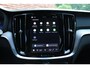 Volvo V60 T6 Plug-in hybrid AWD Plus Bright | Panoramadak | Virtual Park Assist | Verwarmbaar Stuurwiel | Verwarmbare stoelen voor/achter | Extra getint glas achter | 19 inch Lichtmetalen velgen | Elektrisch verstelbare stoelen met memory functie | Premium audio by Harman Kardon