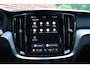 Volvo V60 T6 Plug-in hybrid AWD Plus Bright | Panoramisch dak met schuif-/kantel functie | Virtual Park Assist | Verwarmbaar Stuurwiel | Stoelen voor/achter verwarmbaar | Extra getint glas achter | 19'' Lichtmetalen velgen | Elektrisch verstelbare stoelen met memory functie | Harman/kardon Audiosysteem
