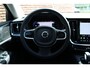 Volvo V60 T6 Plug-in hybrid AWD Plus Bright | Panoramadak | Virtual Park Assist | Verwarmbaar Stuurwiel | Verwarmbare stoelen voor/achter | Extra getint glas achter | 19 inch Lichtmetalen velgen | Elektrisch verstelbare stoelen met memory functie | Premium audio by Harman Kardon
