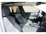 Volvo V60 T6 Plug-in hybrid AWD Plus Bright | Panoramisch dak met schuif-/kantel functie | Virtual Park Assist | Verwarmbaar Stuurwiel | Stoelen voor/achter verwarmbaar | Extra getint glas achter | 19'' Lichtmetalen velgen | Elektrisch verstelbare stoelen met memory functie | Harman/kardon Audiosysteem