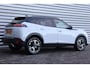 Peugeot 2008 1.2 HYBRID 136PK GT PACK AUTOMAAT / NAVI / LEDER / CLIMA / LED / PDC / 17" LMV / KEYLESS / 360° CAMERA / ADAPT. CRUISECONTROL / 1E EIGENAAR / NIEUWSTAAT !!