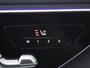 Mercedes-Benz C-klasse 300e AMG Line | Panoramaschuifdak| Rijsassistentiepakket | Trekhaak | 360 camera | Digital light | Winterpakket
