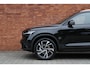 Volvo XC40 B4 Business Edition | Stoelen voor verwarmbaar | Stuurwiel verwarmbaar | Harman Kardon geluidsinstallatie | Extra getint glas achter | Achteruitrijcamera | Adaptieve cruise control | 18'' Lichtmetalen velgen | Apple carplay/Android auto