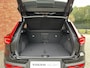 Volvo XC40 B4 Business Edition | Stoelen voor verwarmbaar | Stuurwiel verwarmbaar | Harman Kardon geluidsinstallatie | Extra getint glas achter | Achteruitrijcamera | Adaptieve cruise control | 18'' Lichtmetalen velgen | Apple carplay/Android auto