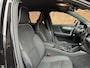 Volvo XC40 B4 Business Edition | Stoelen voor verwarmbaar | Stuurwiel verwarmbaar | Harman Kardon geluidsinstallatie | Extra getint glas achter | Achteruitrijcamera | Adaptieve cruise control | 18'' Lichtmetalen velgen | Apple carplay/Android auto