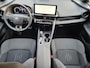 Toyota C-HR 1.8 Hybrid 140 Dynamic Automaat / Tot 10 jaar garantie* / Navigatie / Android Auto / Apple Carplay / Camera / Stuur-, voorruit- en voorstoelverwarming /
