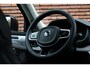 Volvo XC90 T8 Plug-in hybrid AWD Ultra Bright | Luchtvering | Bowers & Wilkins | Gelamineerde zijruiten | Extra getint glas | Geventileerde voorstoelen | Verwarmbare voorstoelen | Verwarmbaar stuurwiel | Verwarmbare achterbank | Massagefunctie voorstoelen | Panoramadak  | Rondom zichtcamera | 22 inch Lichtmetalen velgen | Alarmklasse 3