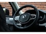 Volvo XC90 T8 Plug-in hybrid AWD Ultra Bright | Luchtvering | Bowers & Wilkins | Gelamineerde zijruiten | Extra getint glas | Geventileerde voorstoelen | Verwarmbare voorstoelen | Verwarmbaar stuurwiel | Verwarmbare achterbank | Massagefunctie voorstoelen | Panoramadak  | Rondom zichtcamera | 22 inch Lichtmetalen velgen | Alarmklasse 3