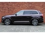 Volvo XC90 T8 Plug-in hybrid AWD Ultra Bright | Luchtvering | Bowers & Wilkins | Gelamineerde zijruiten | Extra getint glas | Geventileerde voorstoelen | Verwarmbare voorstoelen | Verwarmbaar stuurwiel | Verwarmbare achterbank | Massagefunctie voorstoelen | Panoramadak  | Rondom zichtcamera | 22 inch Lichtmetalen velgen | Alarmklasse 3