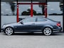 Mercedes-Benz C-klasse Coupé 180 Ambition AMG | Origineel NL | 3e Eigenaar | Bi - Xenon | LED | Sportstoelen | Sport Onderstel | Climate Control | Cruise Control | Parkeersensoren | Metallic Lak | Lichtmetalen Velgen |