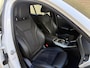 BMW 3-Serie Touring 330e M-Pakket | Shadowline | Sportstoelen | Navigatie | Alcantara/leder | Trekhaak | Camera | Virtual cockpit | Apple CarPlay | Cruise control | Lane assist | LED | DAB | Stoel&stuurverwarming | Elektrische achterklep | Volledig onderhouden
