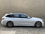 BMW 3-Serie Touring 330e M-Pakket | Shadowline | Sportstoelen | Navigatie | Alcantara/leder | Trekhaak | Camera | Virtual cockpit | Apple CarPlay | Cruise control | Lane assist | LED | DAB | Stoel&stuurverwarming | Elektrische achterklep | Volledig onderhouden