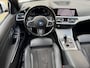 BMW 3-Serie Touring 330e M-Pakket | Shadowline | Sportstoelen | Navigatie | Alcantara/leder | Trekhaak | Camera | Virtual cockpit | Apple CarPlay | Cruise control | Lane assist | LED | DAB | Stoel&stuurverwarming | Elektrische achterklep | Volledig onderhouden