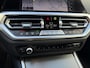 BMW 3-Serie Touring 330e M-Pakket | Shadowline | Sportstoelen | Navigatie | Alcantara/leder | Trekhaak | Camera | Virtual cockpit | Apple CarPlay | Cruise control | Lane assist | LED | DAB | Stoel&stuurverwarming | Elektrische achterklep | Volledig onderhouden