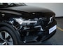 Volvo XC40 Recharge Single Motor Plus Trekhaak | Adaptive Cruise Control Met Stuurhulp | Verwarmbare Voorstoelen | Stuurwielverwarming | Draadloos Telefoon Opladen | Apple CarPlay/Android Auto | 2-Zone Electronic Climate Control | Google Services | 19 Inch Velgen
