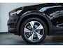 Volvo XC40 Recharge Single Motor Plus Trekhaak | Adaptive Cruise Control Met Stuurhulp | Verwarmbare Voorstoelen | Stuurwielverwarming | Draadloos Telefoon Opladen | Apple CarPlay/Android Auto | 2-Zone Electronic Climate Control | Google Services | 19 Inch Velgen