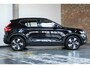 Volvo XC40 Recharge Single Motor Plus Trekhaak | Adaptive Cruise Control Met Stuurhulp | Verwarmbare Voorstoelen | Stuurwielverwarming | Draadloos Telefoon Opladen | Apple CarPlay/Android Auto | 2-Zone Electronic Climate Control | Google Services | 19 Inch Velgen