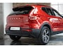 Volvo XC40 B4 Plus Dark | Verwarmde Voorstoelen+Stuurwiel | Verwarmde voorruit | Semi-Elektrische Trekhaak | Harman Kardon Premium Audio | Apple Carplay / Android Auto | Electrisch bedienbare voorstoelen | Google infotaiment