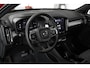 Volvo XC40 B4 Plus Dark | Verwarmde Voorstoelen+Stuurwiel | Verwarmde voorruit | Semi-Elektrische Trekhaak | Harman Kardon Premium Audio | Apple Carplay / Android Auto | Electrisch bedienbare voorstoelen | Google infotaiment