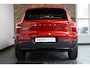 Volvo XC40 B4 Plus Dark | Verwarmde Voorstoelen+Stuurwiel | Verwarmde voorruit | Semi-Elektrische Trekhaak | Harman Kardon Premium Audio | Apple Carplay / Android Auto | Electrisch bedienbare voorstoelen | Google infotaiment