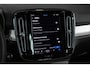 Volvo XC40 B4 Plus Dark | Verwarmde Voorstoelen+Stuurwiel | Verwarmde voorruit | Semi-Elektrische Trekhaak | Harman Kardon Premium Audio | Apple Carplay / Android Auto | Electrisch bedienbare voorstoelen | Google infotaiment