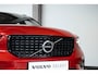 Volvo XC40 B4 Plus Dark | Verwarmde Voorstoelen+Stuurwiel | Verwarmde voorruit | Semi-Elektrische Trekhaak | Harman Kardon Premium Audio | Apple Carplay / Android Auto | Electrisch bedienbare voorstoelen | Google infotaiment