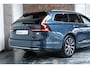 Volvo V90 T8 Automaat AWD Inscription | Panoramadak| Interieur Voorverwarming| Electrisch Bedienbare Voorstoelen| Adaptieve Cruise Control| Blind Spot | Semi Electrische Trekhaak| Alarmklasse 3| Parkeer Camera.