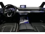 Audi Q7 3.0 TDI e-tron quattro Sport / Orig. Nederlands / S-Line ex- & interieur / Panoramadak / Luchtvering / Elektr. verstelbare voorstoelen (links met memory) / Bose Sound System / Rondomzichtcamera / Sfeerverlichting / Servosluiting - Softclose / Stoelverwarming / Matrix LED / Stuurwielverwarming / HUD / Apple Carplay - Android Auto / Dodehoek detectie / Elektr. verstelbaar stuurkolom / Elektr. wegklapbare trekhaak