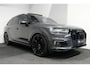 Audi Q7 3.0 TDI e-tron quattro Sport / Orig. Nederlands / S-Line ex- & interieur / Panoramadak / Luchtvering / Elektr. verstelbare voorstoelen (links met memory) / Bose Sound System / Rondomzichtcamera / Sfeerverlichting / Servosluiting - Softclose / Stoelverwarming / Matrix LED / Stuurwielverwarming / HUD / Apple Carplay - Android Auto / Dodehoek detectie / Elektr. verstelbaar stuurkolom / Elektr. wegklapbare trekhaak