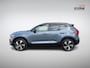 Volvo XC40 Recharge P8 AWD R-Design SoH 94% | Trekhaak Uitklapbaar | Navigatie | Apple Carplay/Android Auto | Stuur- + Stoelverwarming | Adapt. Cruise Control | Rijklaarprijs!