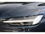 Volvo V60 2.0 T6 Plug-in hybrid AWD Plus Dark | Adaptive Cruise Control | Extra getint glas | 360 Camera | Stoelverwarming voor + achter | Verwarmd stuurwiel | Elektr. verwarmde voorruit | Trekhaak | Harman kardon audio | Elektr. verstelbare voorstoelen incl. geheugen | Sportstoelen | 18" velgen |
