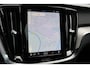 Volvo V60 2.0 T6 Plug-in hybrid AWD Plus Dark | Adaptive Cruise Control | Extra getint glas | 360 Camera | Stoelverwarming voor + achter | Verwarmd stuurwiel | Elektr. verwarmde voorruit | Trekhaak | Harman kardon audio | Elektr. verstelbare voorstoelen incl. geheugen | Sportstoelen | 18" velgen |