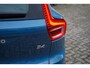 Volvo XC40 2.0 B4 Plus Dark | Trekhaak | Harman/kardon audio | Pilot assist | All season banden