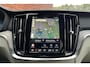 Volvo V60 T6 Plug-in hybrid AWD Essential | Achteruitrijcamera | Stoelen in Leder uitgevoerd | Voorstoelen verwarmbaar | Stuurwiel Verwarmbaar | Driver Assist Pack | Extra Getint Glas Achter | Park assist | 19 inch. lichtmetalen velgen