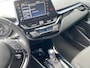 Toyota C-HR 1.8 Hybrid Business Plus / Automaat / Adaptieve Cruise-Control / Climate-Control / Apple-Carplay & Android-Auto / Keyless / LED / Dodehoek-Detectie / DAB Radio-Bluetooth / Getint-Glas / Armsteun V+A / PDC V+A met Camera / 18'' LMV / ENZ.