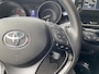 Toyota C-HR 1.8 Hybrid Business Plus / Automaat / Adaptieve Cruise-Control / Climate-Control / Apple-Carplay & Android-Auto / Keyless / LED / Dodehoek-Detectie / DAB Radio-Bluetooth / Getint-Glas / Armsteun V+A / PDC V+A met Camera / 18'' LMV / ENZ.