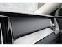 Volvo XC60 2.0 T6 Plug-in hybrid AWD Ultra Dark | Adaptive Cruise Control | Intellisafe Surround | 360 Camera | Elektr. verstelbare voorstoelen + geheugen | Stoelverwarming voor + achter | Verwarmd stuurwiel | Trekhaak | Lederen dashboard | Head-up display | Parkeersensoren voor + achter | Harman Kardon Audio | Elektr. bedienbaar schuif-\-kanteldak | Google services | Adaptieve LED koplampen |