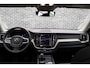 Volvo XC60 2.0 T6 Plug-in hybrid AWD Ultra Dark | Adaptive Cruise Control | Intellisafe Surround | 360 Camera | Elektr. verstelbare voorstoelen + geheugen | Stoelverwarming voor + achter | Verwarmd stuurwiel | Trekhaak | Lederen dashboard | Head-up display | Parkeersensoren voor + achter | Harman Kardon Audio | Elektr. bedienbaar schuif-\-kanteldak | Google services | Adaptieve LED koplampen |