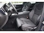 Volvo XC60 2.0 T6 Plug-in hybrid AWD Ultra Dark | Adaptive Cruise Control | Intellisafe Surround | 360 Camera | Elektr. verstelbare voorstoelen + geheugen | Stoelverwarming voor + achter | Verwarmd stuurwiel | Trekhaak | Lederen dashboard | Head-up display | Parkeersensoren voor + achter | Harman Kardon Audio | Elektr. bedienbaar schuif-\-kanteldak | Google services | Adaptieve LED koplampen |