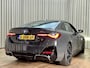 BMW i4 M50 84 kWh *M-Sport* Schuif/Kantel dak / Carbon / LASER LED / HUD / Harman Kardon / 360 Camera / Elek. Trekhaak / Org.NL!