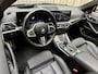 BMW i4 M50 84 kWh *M-Sport* Schuif/Kantel dak / Carbon / LASER LED / HUD / Harman Kardon / 360 Camera / Elek. Trekhaak / Org.NL!